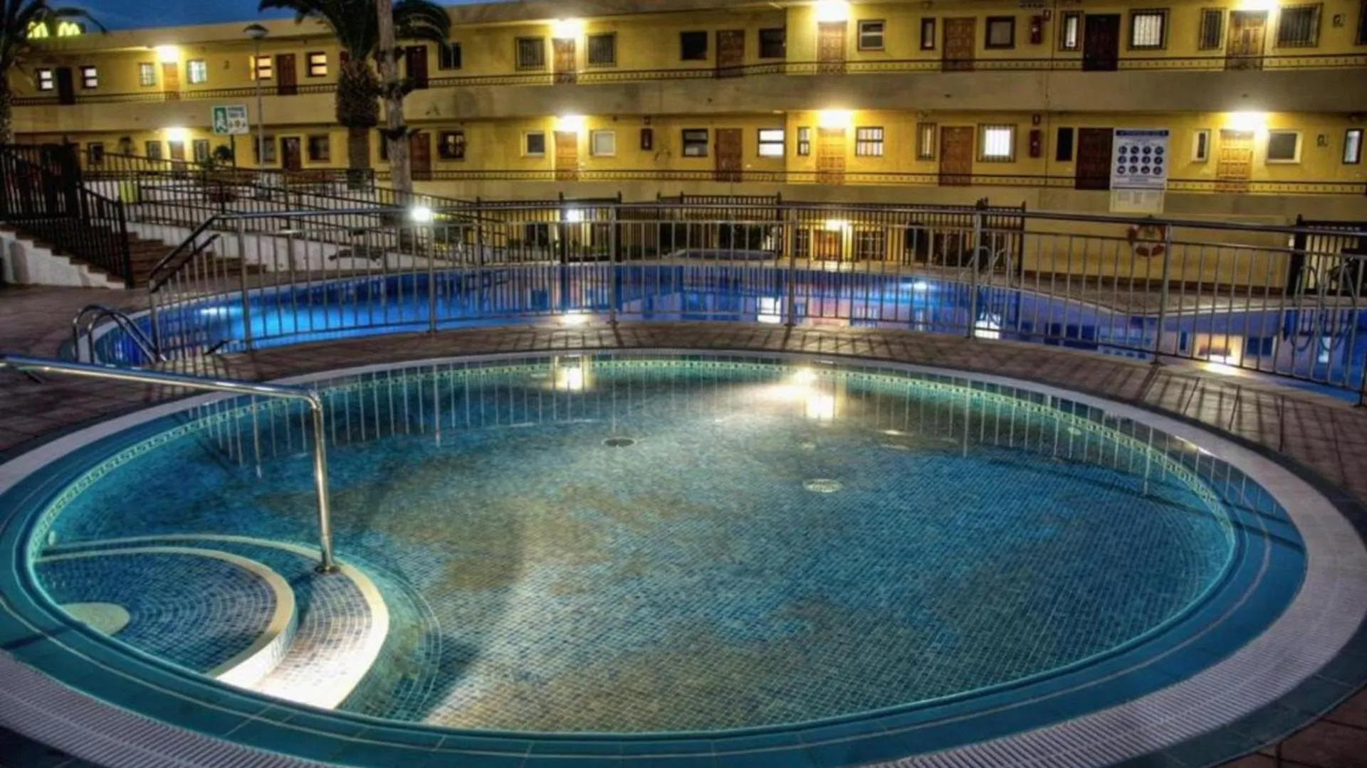 Sunvista Loft Frente Al Mar Con Piscina Y Terraza En Los Cristianos 아파트